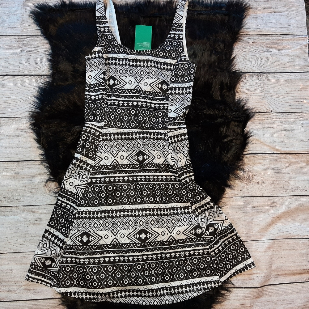 H&M Tank Skater dress a black and white pattern